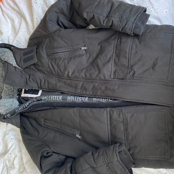 Hollister Mens Winter Jacket ! Small Black Grey Fur - Picture 3 of 6